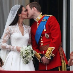 royal-wedding-kiss