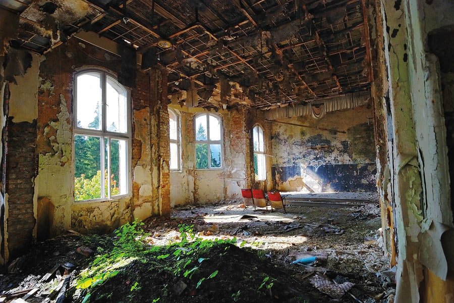 simply-listed-as-sanitarium-germany-in-her-book-soliss-picture-of-this-former-theater-with-the-sun-poring-in-is-one-of-the-most-haunting-images