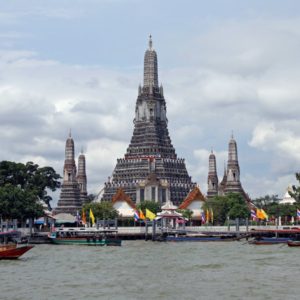 the-temple-of-dawn-wat-arun-is-located-right-on-the-chao-phraya-river