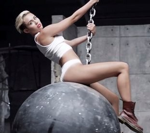 Miley-Cyrus-Wrecking-Ball-010