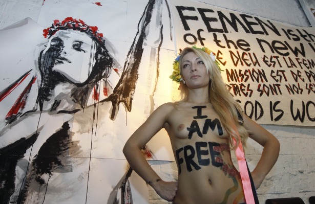 1femen topless