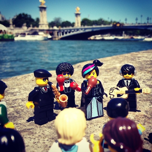 Playmobil Concert des Black Bricks sur les Berges de Seine en cette Fête de la Musique