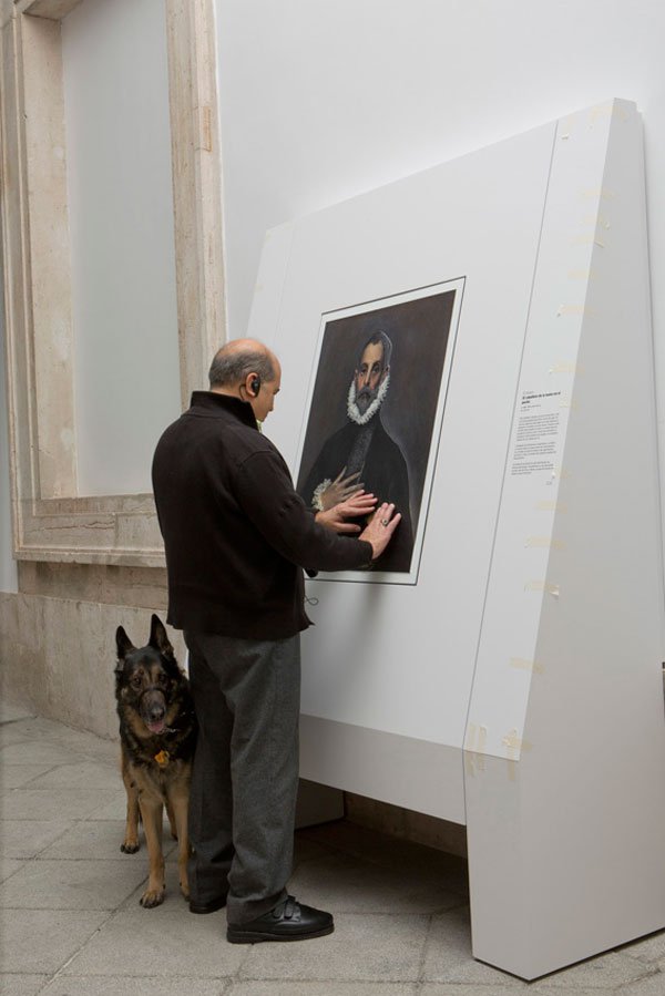 museum-exhibit-for-the-blind-encourages-people-to-touch-the-artworks-2