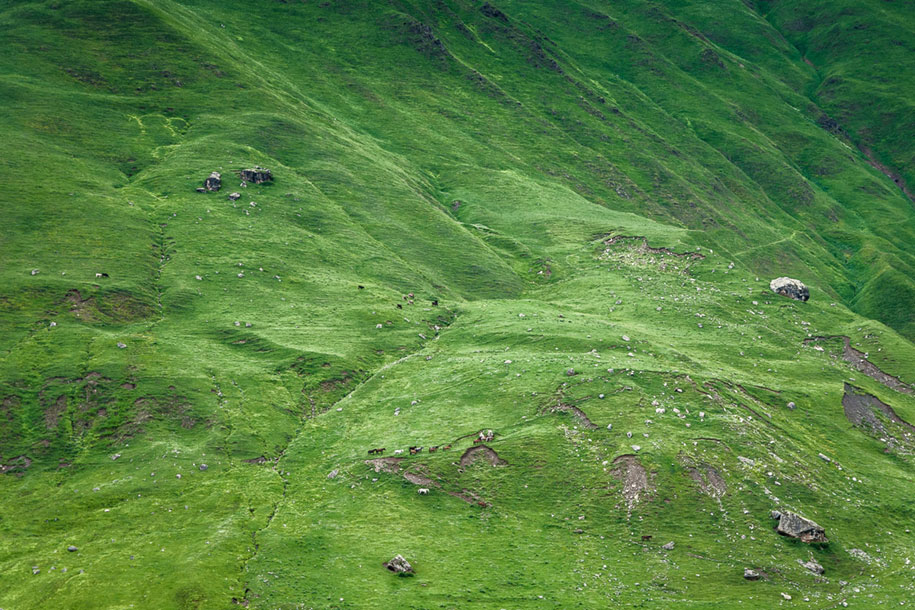 travel-photography-caucasus-mountains-georgia-aleksandra-rafal-nycz-15