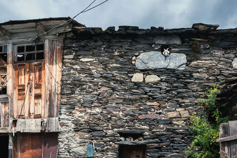 travel-photography-caucasus-mountains-georgia-aleksandra-rafal-nycz-16