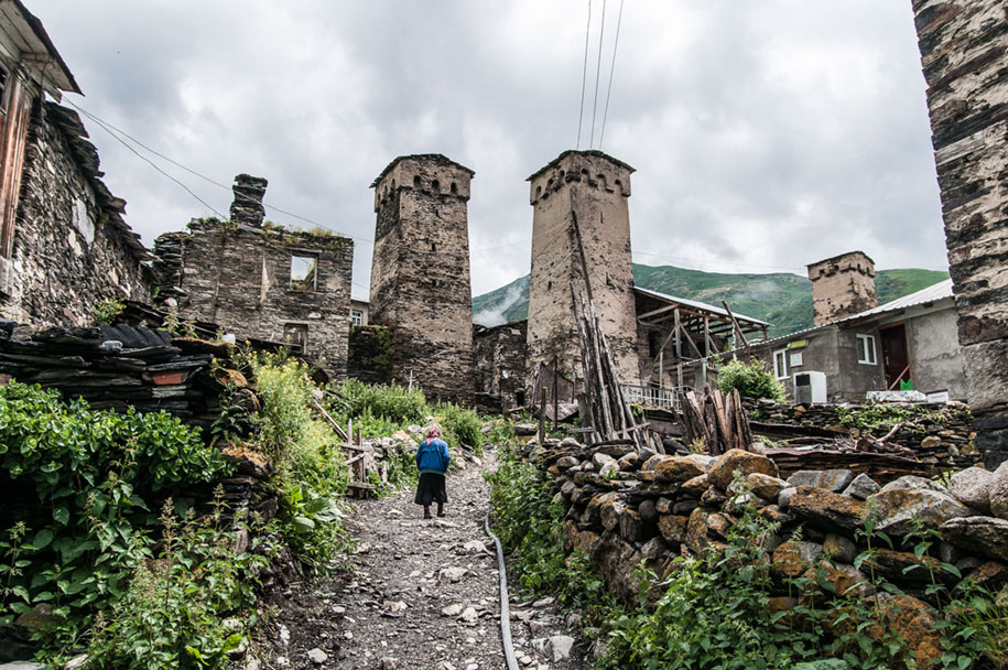 travel-photography-caucasus-mountains-georgia-aleksandra-rafal-nycz-17