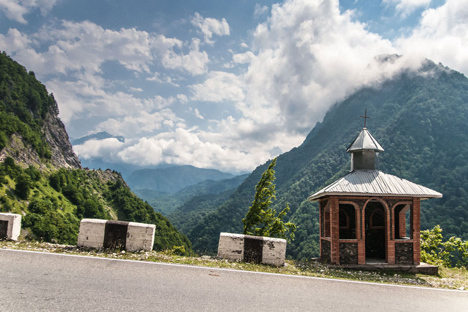 travel-photography-caucasus-mountains-georgia-aleksandra-rafal-nycz-2