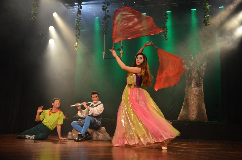 to taksidi tis zois gualino mousiko theatro1