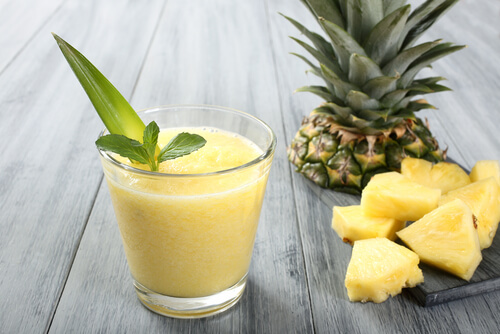 pineapple aloe smoothie
