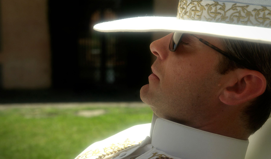 paolo sorrentinos the young pope see the first image with jude law12916