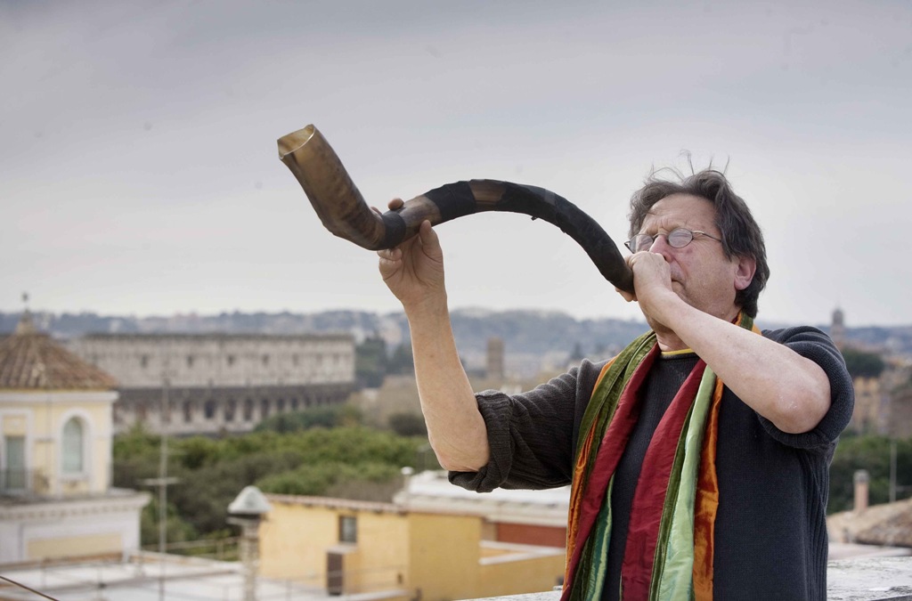 Alvin Curran Shofar on roofAngela Caitlin