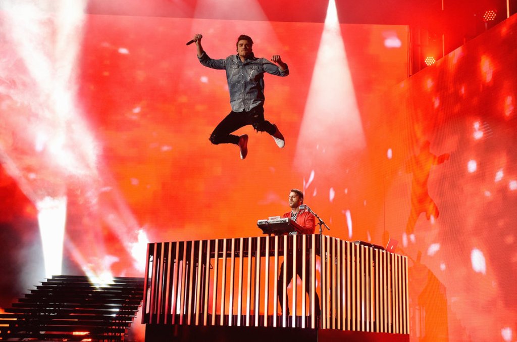 the chainsmokers bbmas performance 2017 a billboard 1548