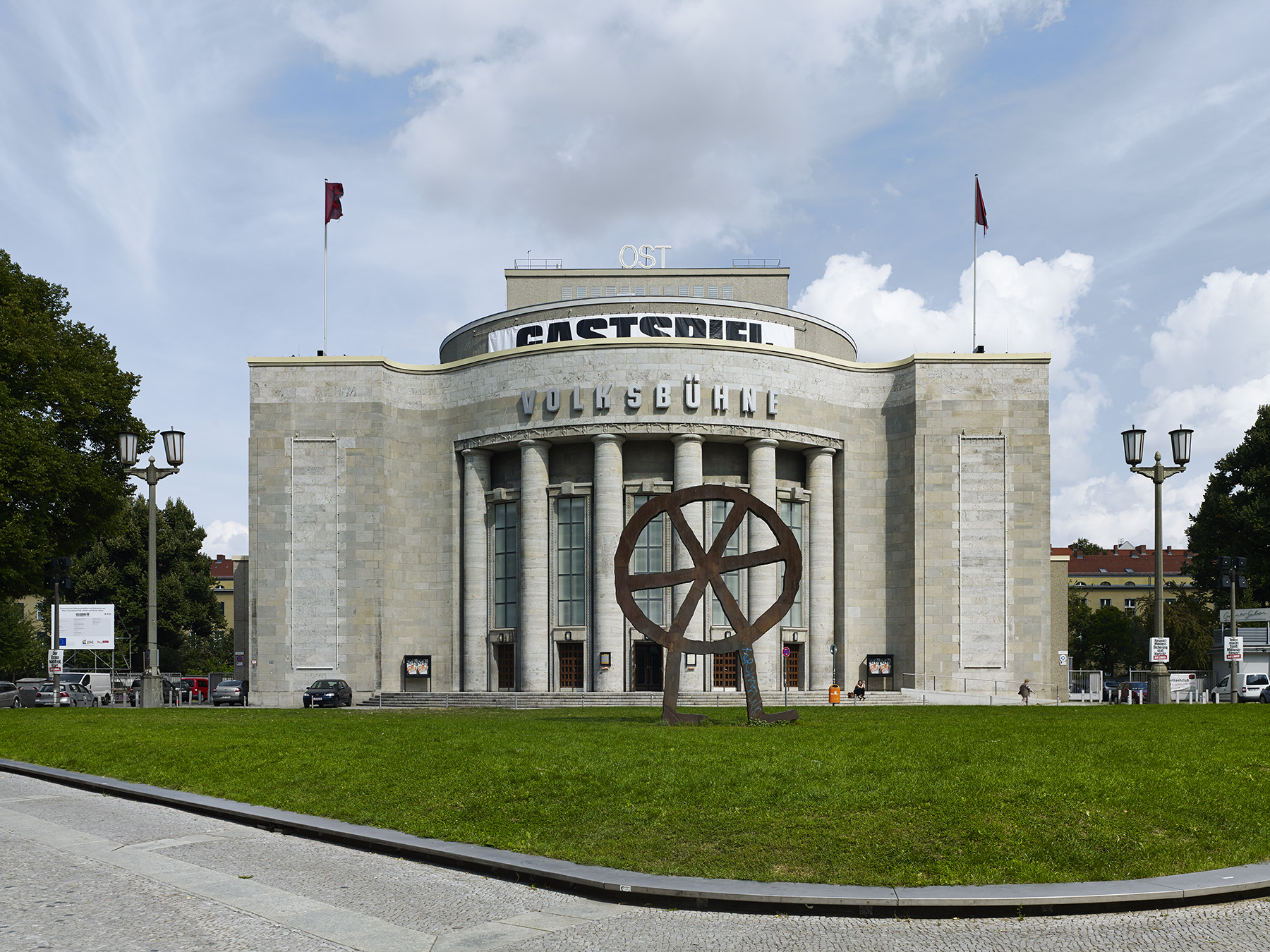 Volkbuehne building4