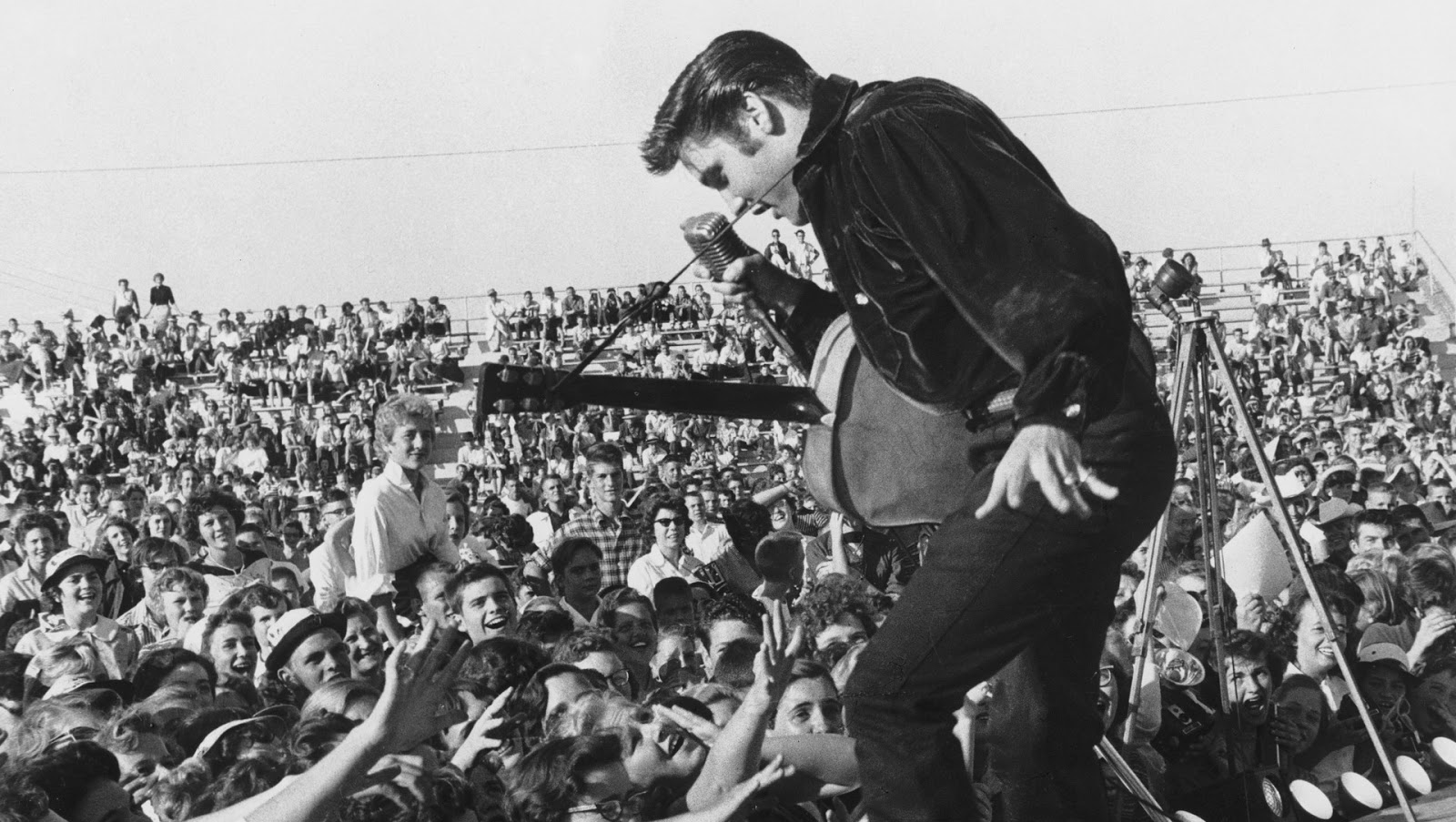 Elvis Presley crowd