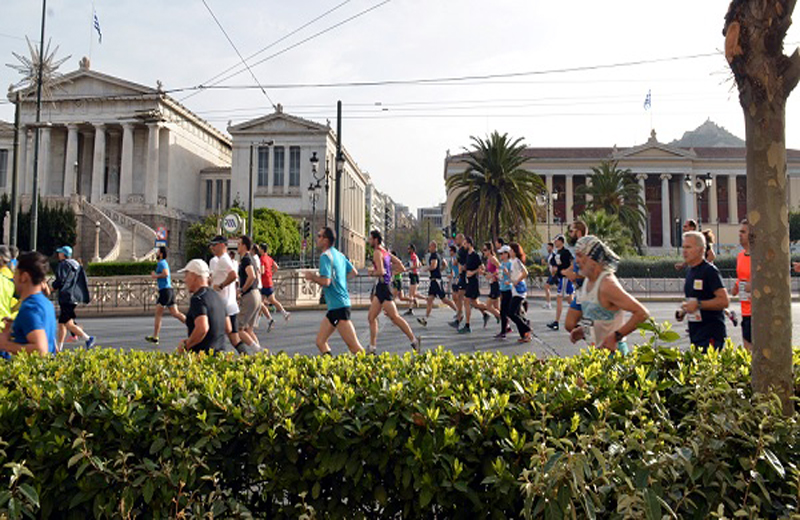 runners in athens
