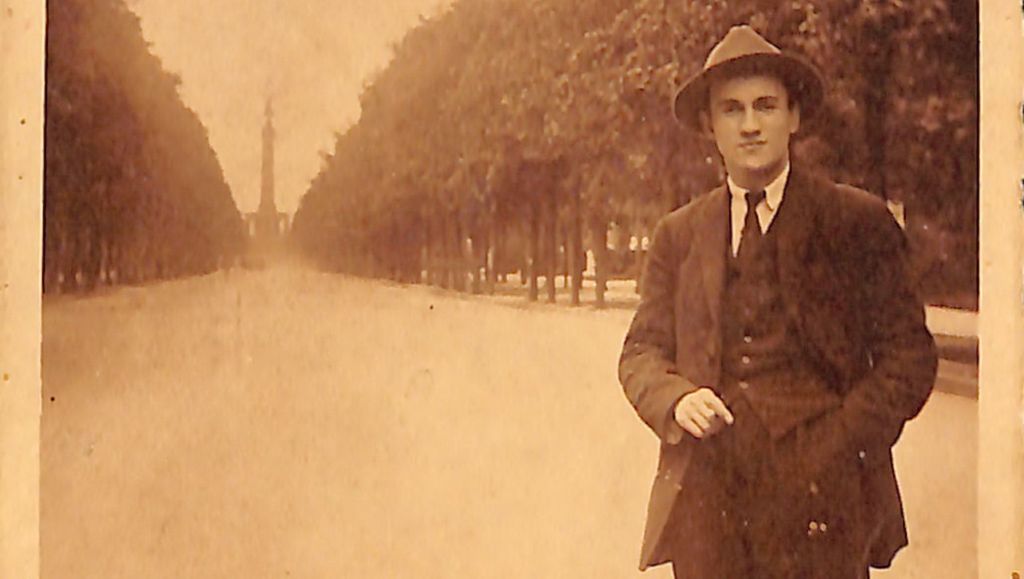 Φωτογραφία του Νίκου Σκαλκώτα. Απεικόνιση του συνθέτη την περίοδο των σπουδών και της διαμονής του στο Βερολίνο (1927-1933)