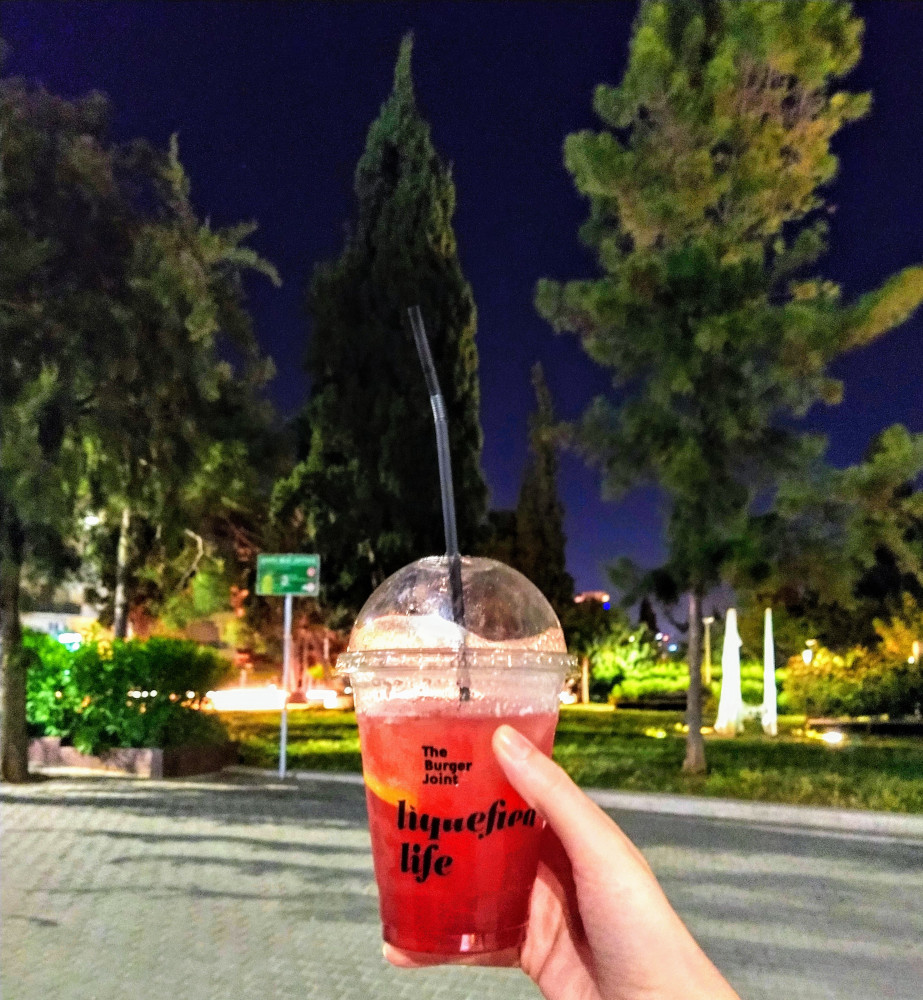 Frozen Strawberry Margarita από το Βurger Joint: Απολαύστε το κοκτέιλ σας με ντελίβερι ή take away