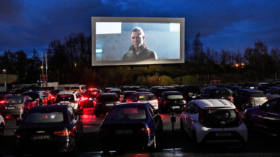 Εκατοντάδες αμάξια σε drive in σινεμά στη Γερμανία, Μάρτιος 2020