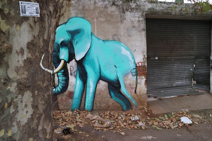graffiti τα οποία αλληλεπιδρούν με το περιβάλλον