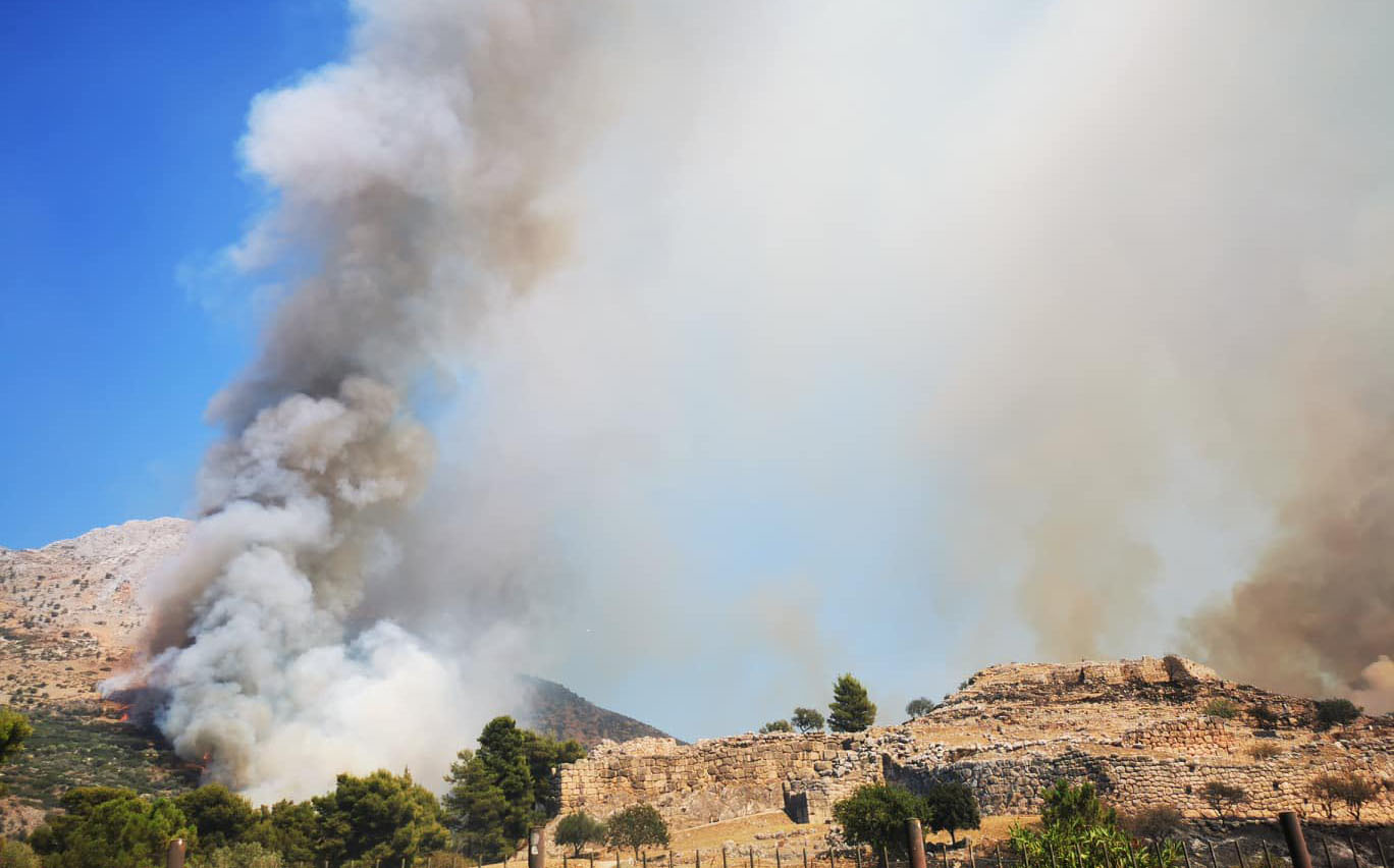 Φωτογραφία από τη φωτιά στις Μυκήνες