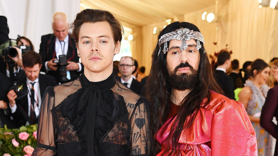 Ο Harry Styles με τον Alessandro Michelle που θα παρουσιάσει την κολεξιόν του στο GucciFest