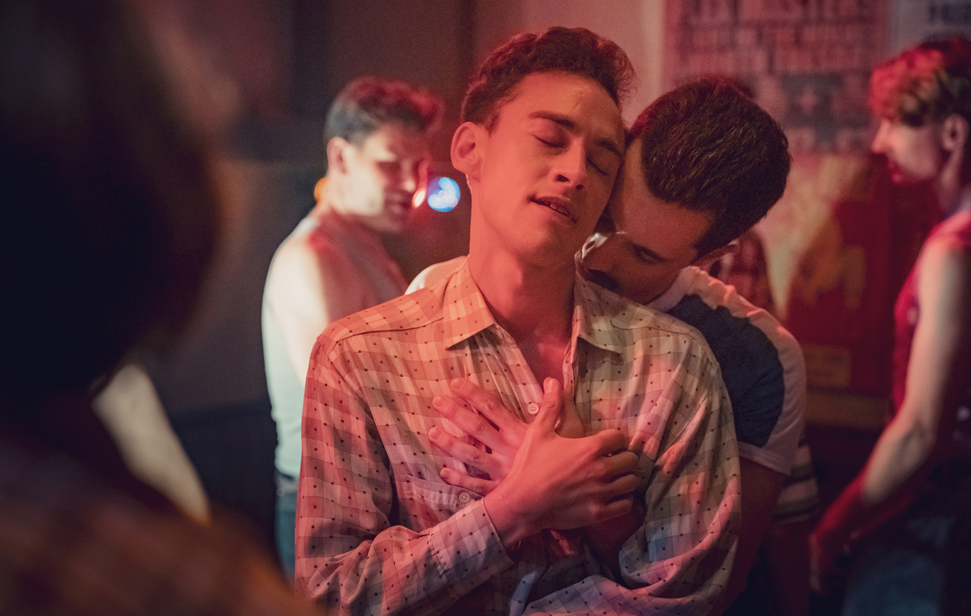 Ο Olly Alexander πρωταγωνιστεί ως Ritchie Tozer