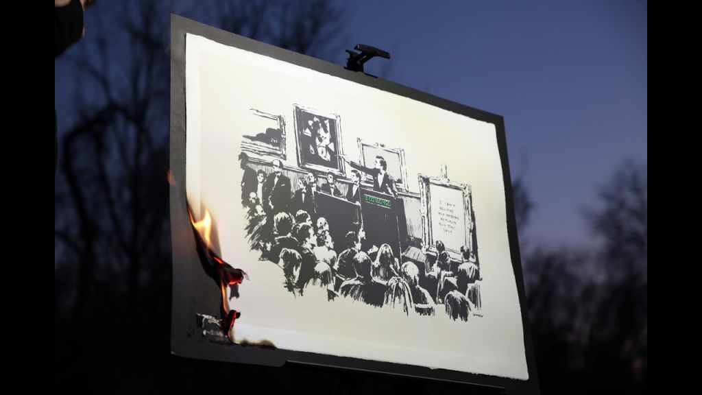 Η στιγμή που καίγεται το έργο του Banksy, φωτογραφία: YouTube/ Injective Protocol