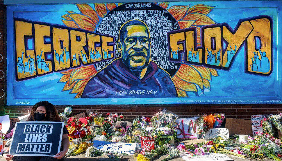 Γκράφιτι-φόρος τιμής, στο σημείο που δολοφονήθηκε ο George Floyd στη Μινεάπολη των ΗΠΑ