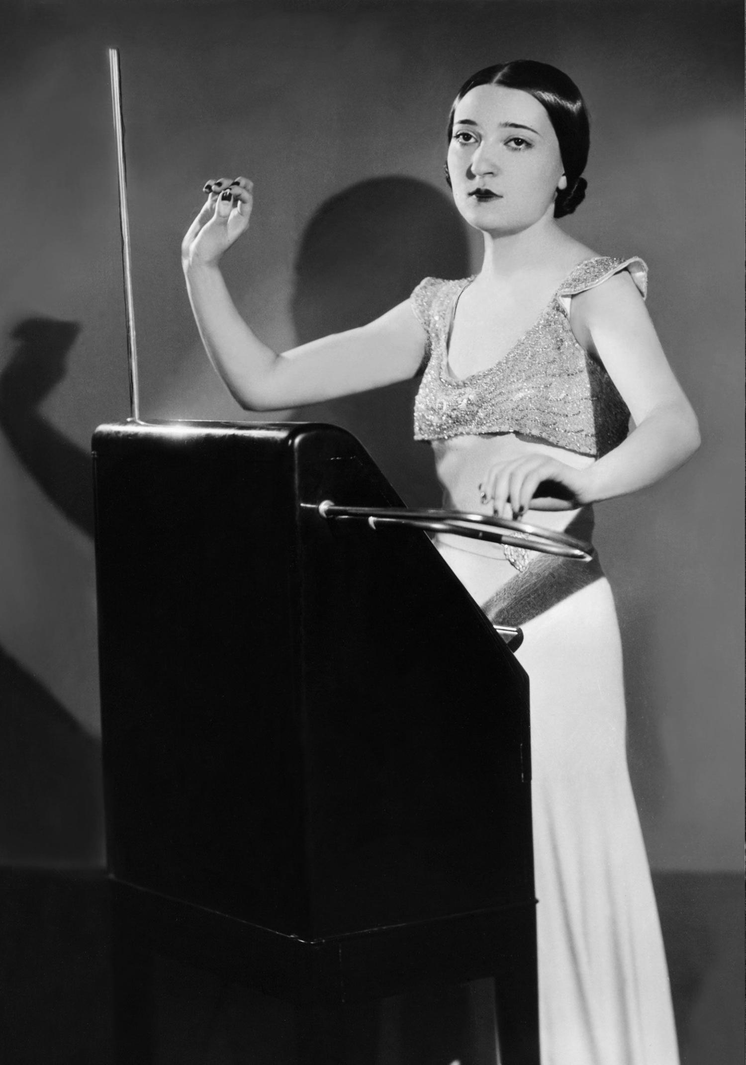 Clara Rockmore , sisterswithtransistors.com
