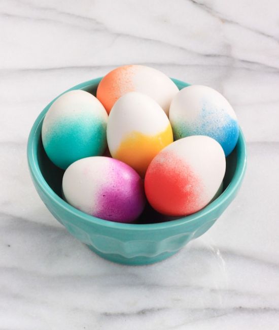 Ombre eggs © The Crafted Life