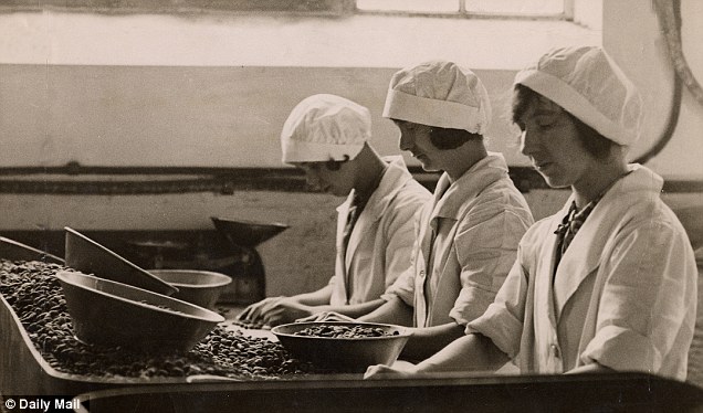 Εργάτριες του Fry's Cocoa & Chocolate, στο Μπρίστολ (1930).