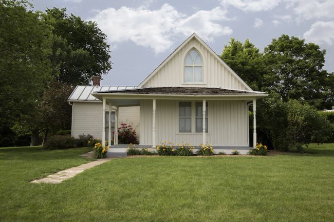 American Gothic house in Eldon, Iowa / © Scott Cornell