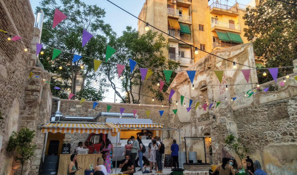 Η Γαλιάντρα στην πλατεία Αυδή στο Μεταξουργείο, φωτογραφία: monopoli.gr