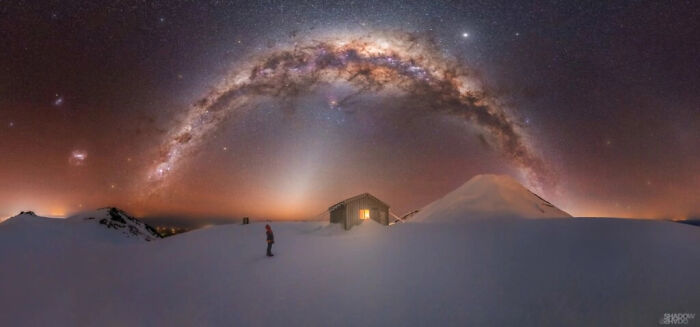 “Mt. Taranaki Milky Way” του Larryn Rae. Απεικονίζει: Fanthams Peak, Mt. Taranaki – New Zealand
