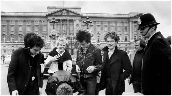 Sex Pistols έξω από το παλάτι του Μπάκιγχαμ, Φωτογραφία από: AP