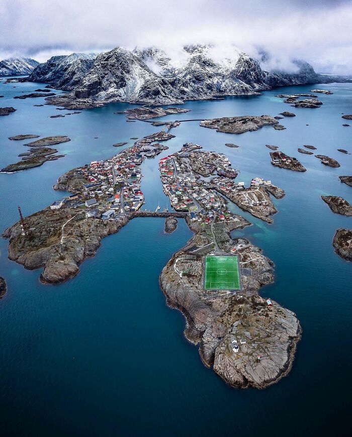 Henningsvær, Νορβηγία. Photo Credits: Davide Anzimanni 