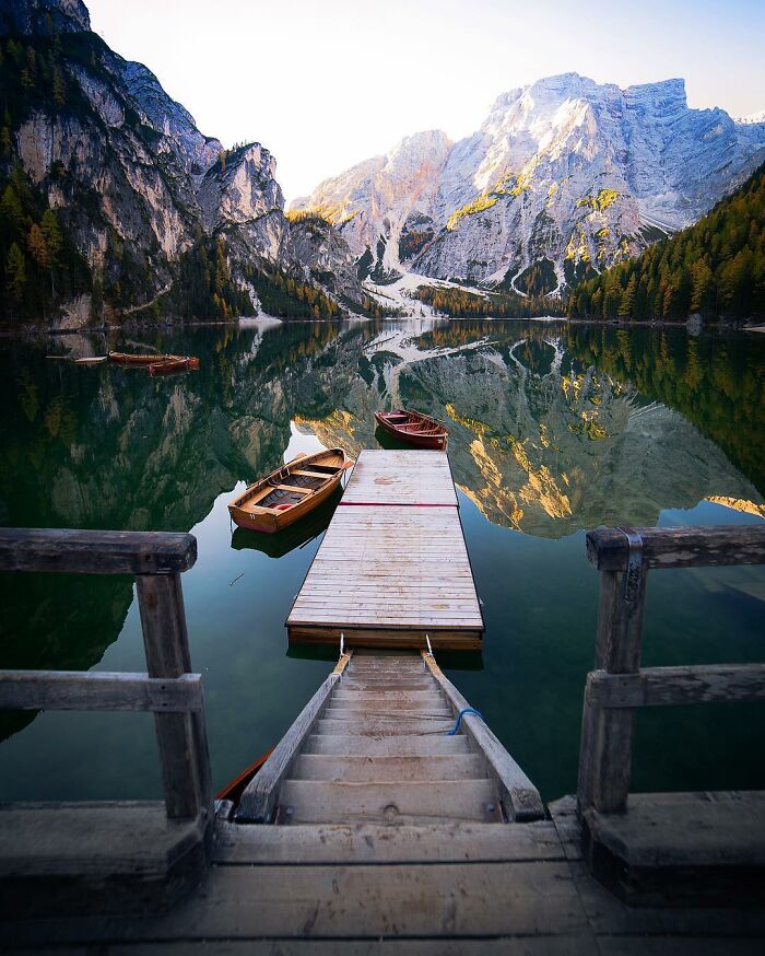 Λίμνη Lago di Braies στην Βόρεια Ιταλία.