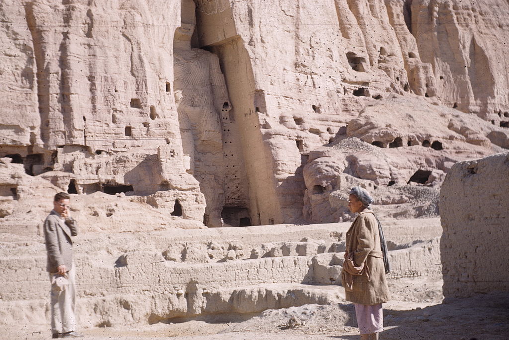 Οι Βούδες του Μπαμιγιάν στο Αφγανιστάν πριν την καταστροφή τους από τους Ταλιμπάν, photo credits: František Řiháček/ Wikimedia Commons
