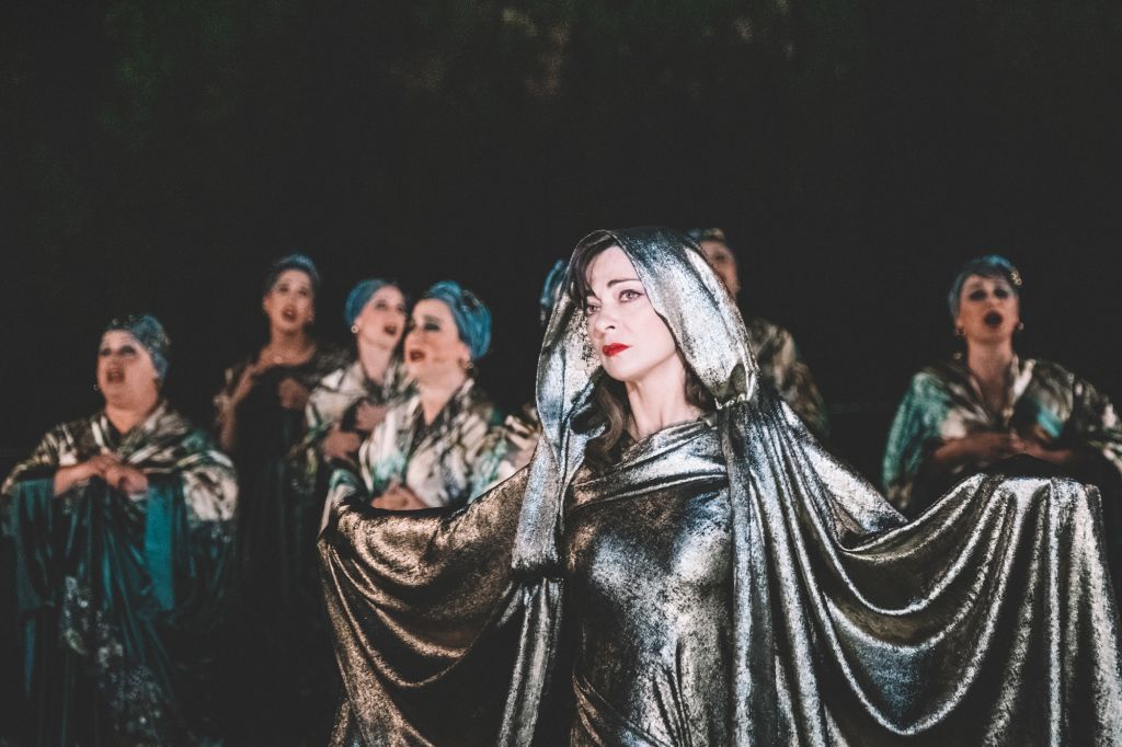Ελένη του Ευριπίδη, σε σκηνοθεσία Βασίλη Παπαβασιλείου σε περιοδεία