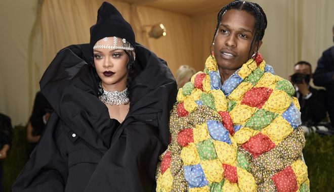 Η Ριάννα και ο ASAP Rocky στο Met Gala 2021. Photo Credits: AP/ Evan Agostini