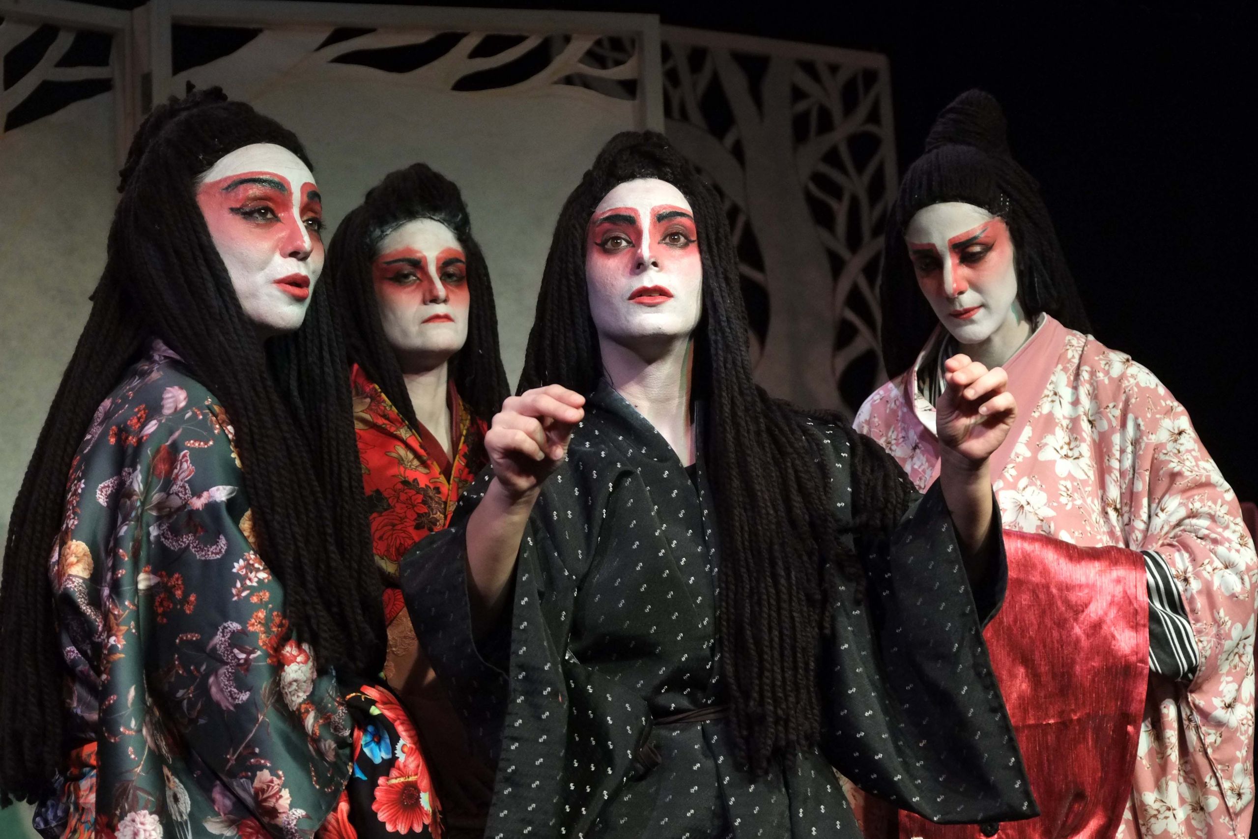 Ιστορίες φαντασμάτων από την Ιαπωνία, από τη Θεατρική Ομάδα Κωφών «Τρελά Χρώματα» στο θέατρο Άβατον