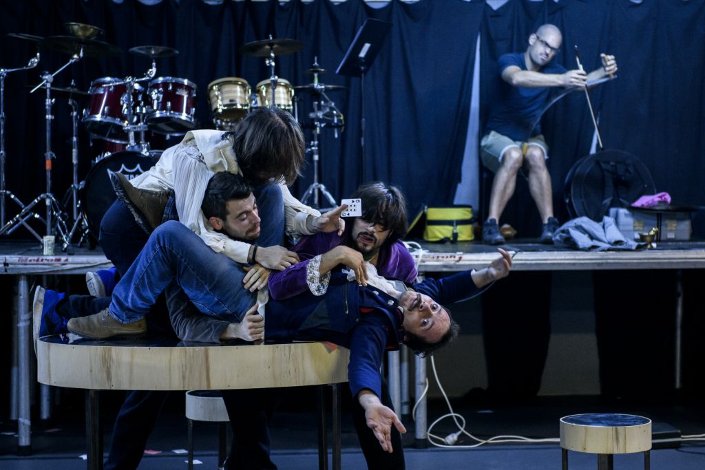 Φωτογραφία: Ελίνα Γιουνανλή | «Οι παίχτες» του Ν.Β. Γκογκόλ στο Θέατρο Κιβωτός