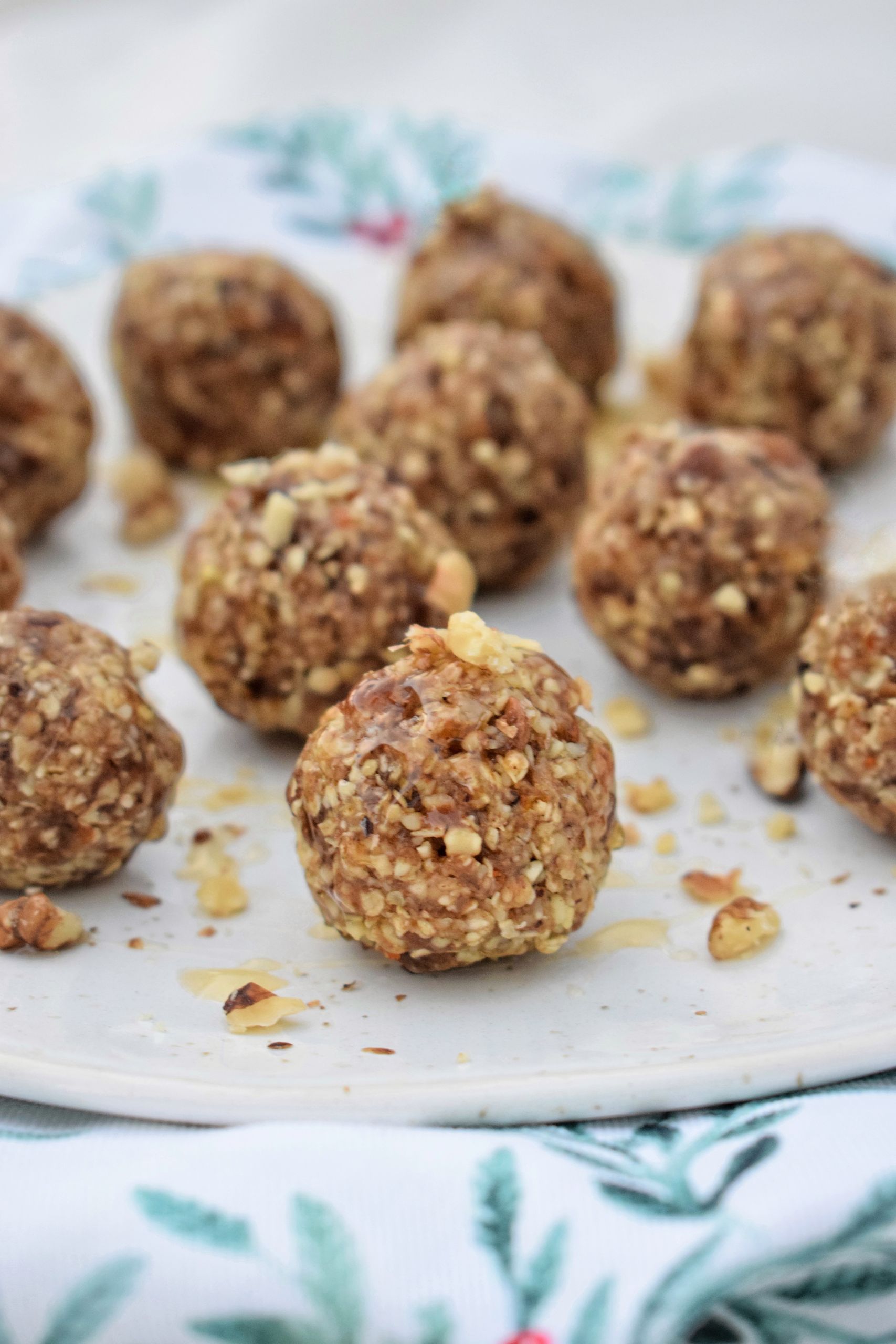 Raw energy balls με γεύση μελομακάρονου @keep_eat_healthy©