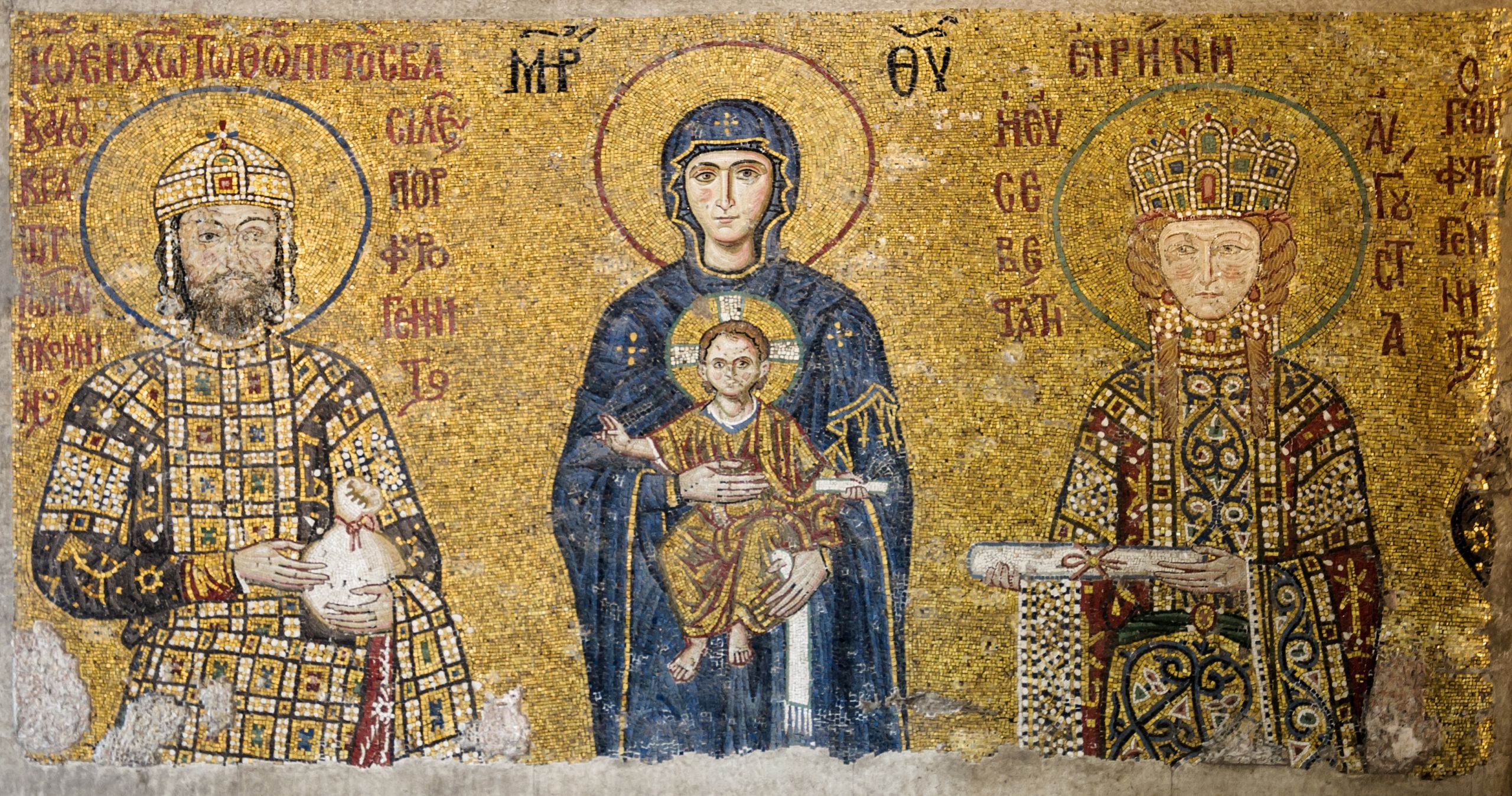 Ψηφιδωτό του ναού, που απεικονίζει τον Ιωάννη Β’ Κομνηνό, την Παναγία με τον Ιησού και την Ειρήνη της Ουγγαρίας. Photo Credits: Wikimedia Commons