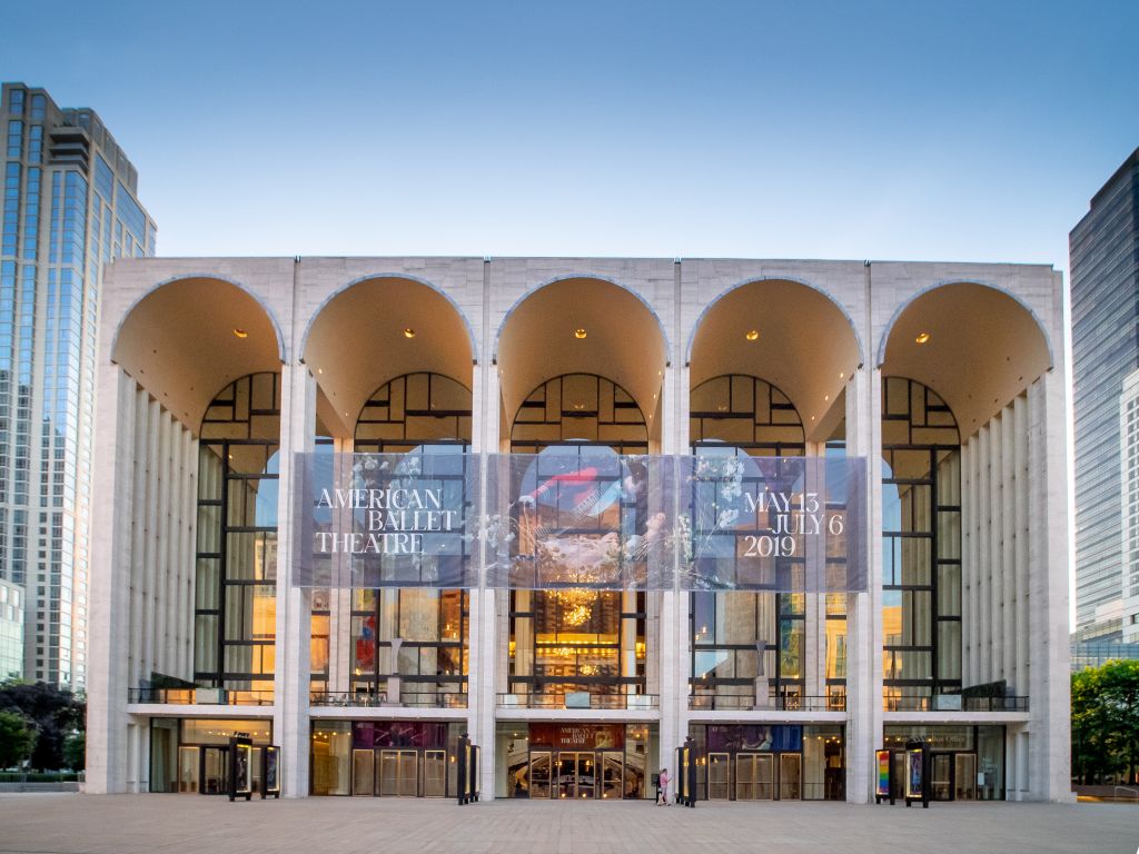 Μητροπολιτική Όπερα της Νέας Υόρκης: Κόβει τους καλλιτεχνικούς της δεσμούς με υποστηρικτές του Πούτιν