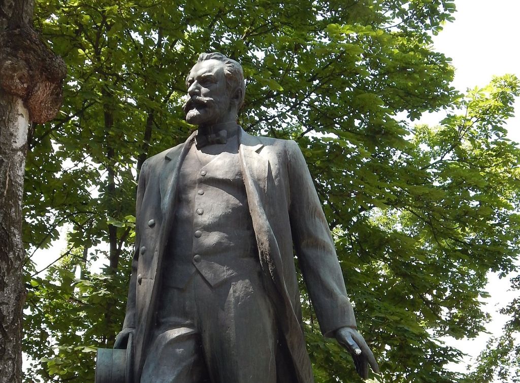 Άγαλμα του Τσαϊκόφσκι στην πόλη Τροστιανέτς, credits: Venzz, CC BY-SA 4.0 via Wikimedia Commons