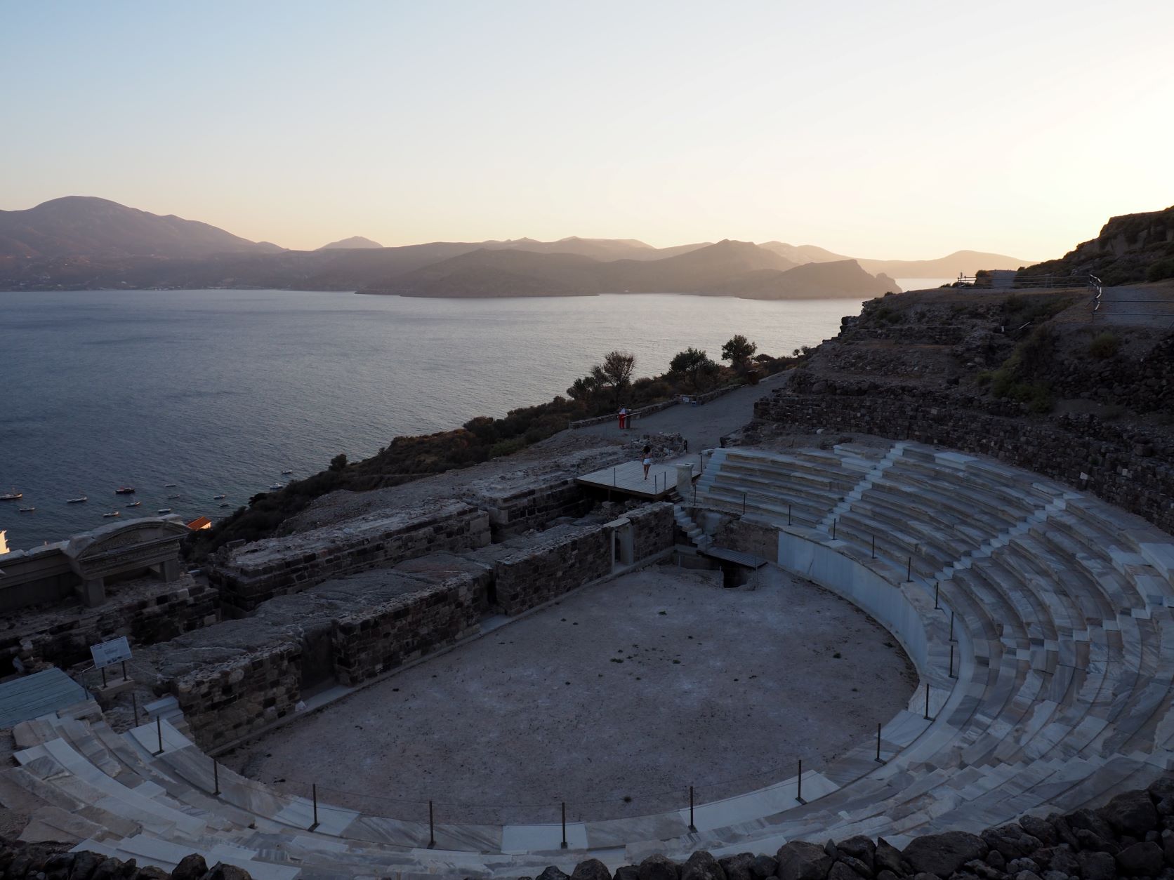 4ο Διεθνές Φεστιβάλ Θεάτρου της Μήλου