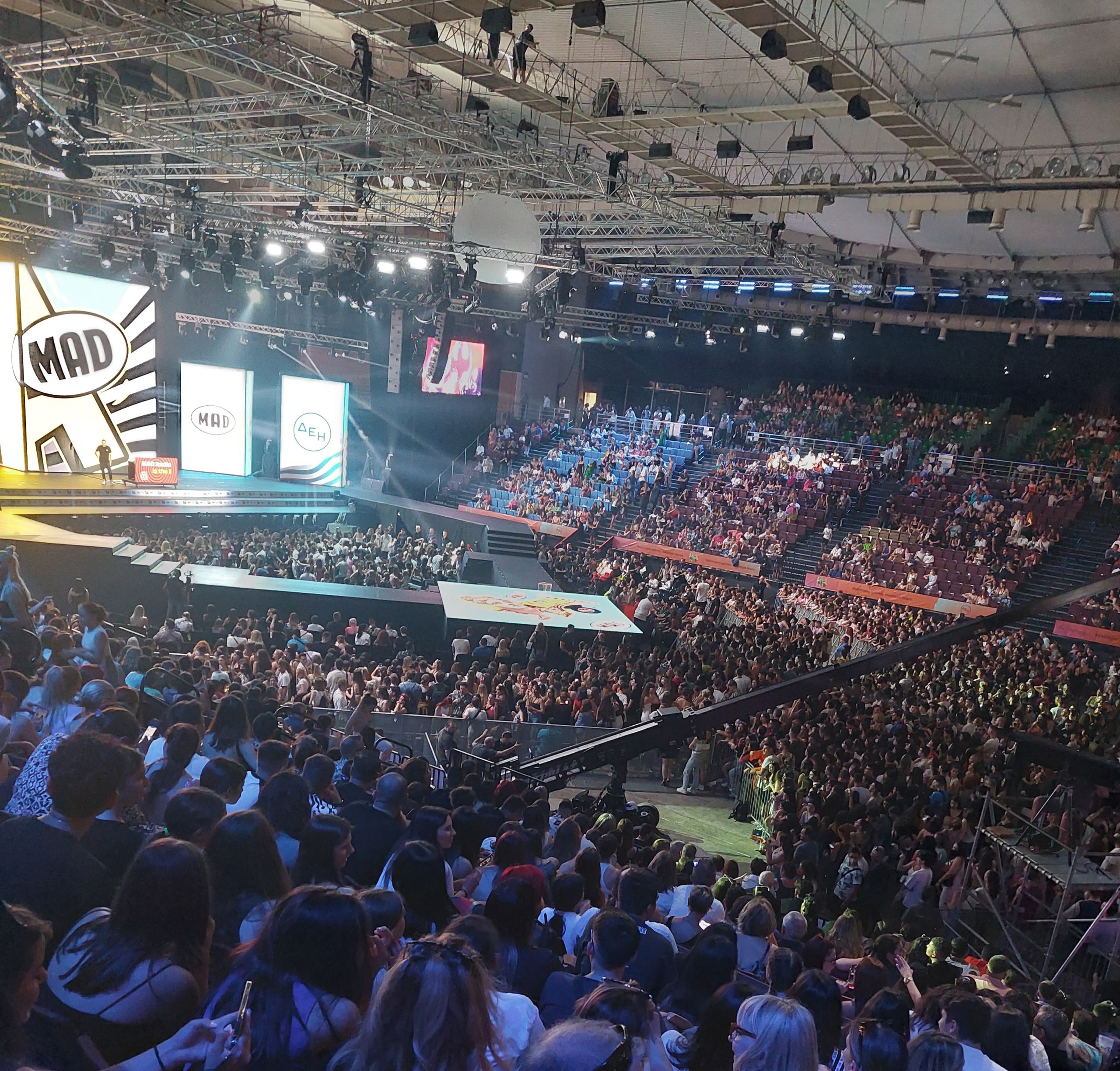 Το γεμάτο με 10.000 άτομα στάδιο του Tae Kwon Do, λίγο πριν ξεκινήσουν τα βραβεία Mad VMA.