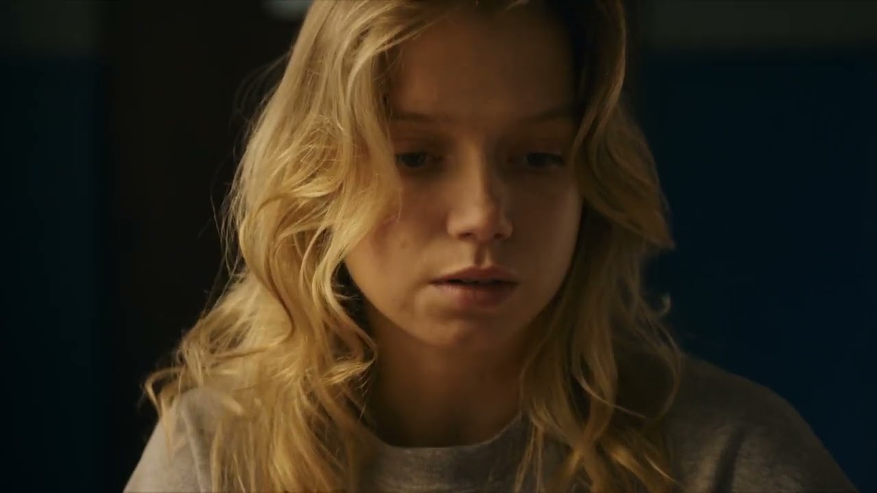 Η Eden Ducourant ως Anya Berg. Photo Credits: Netflix