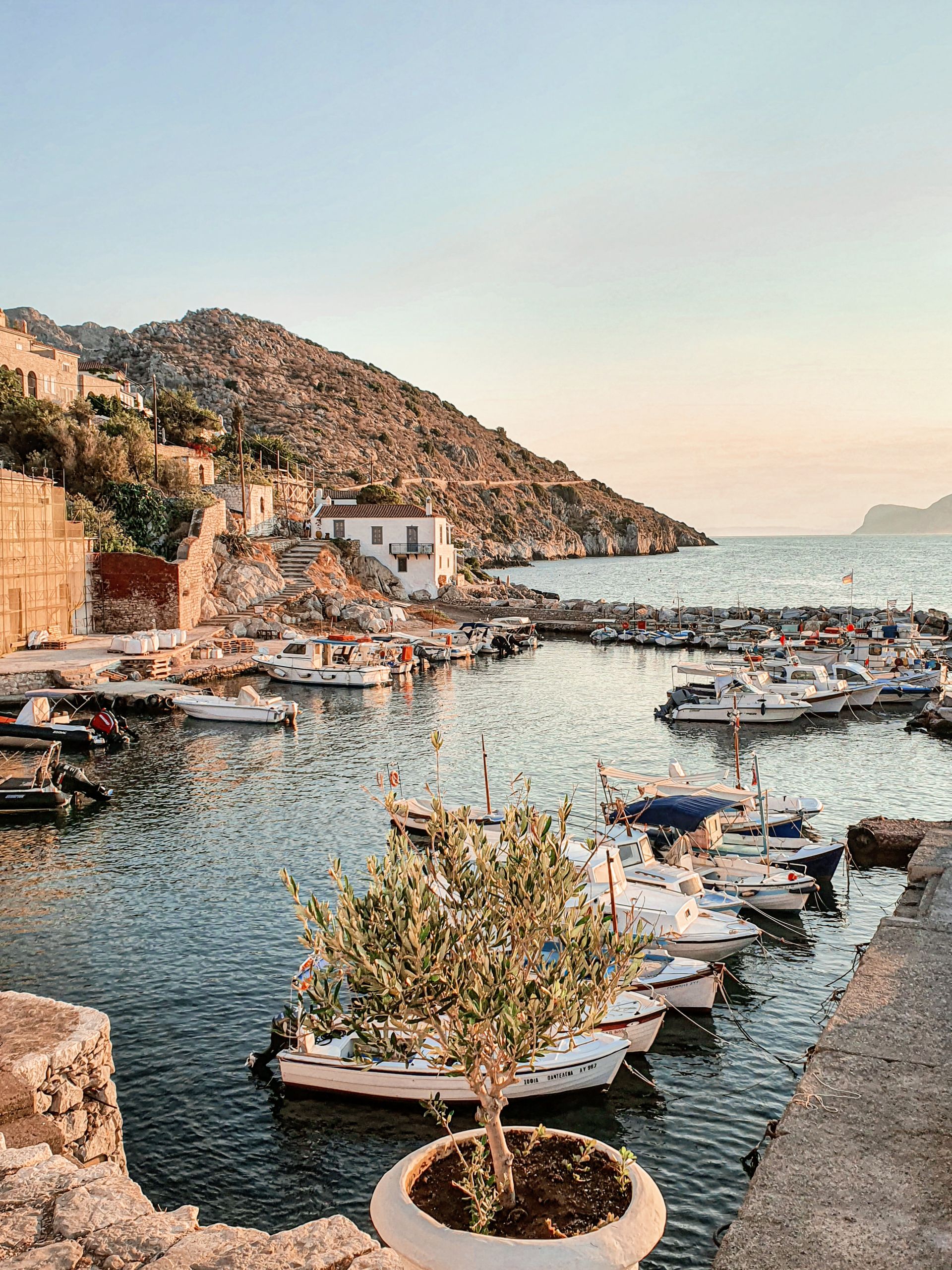 Λιμανάκι Αλιευτικού Καταφυγίου Καμινίου, © Μαριαλένα Μάλλιου